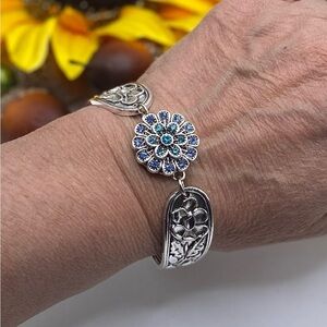 Floral Vintage Style Snap Jewelry Bracelet with blue floral snap! SEE VIDEO!